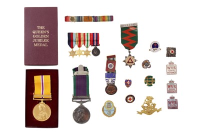 Lot 22 - A COLLECTION OF MEDALS AND INSIGNIA