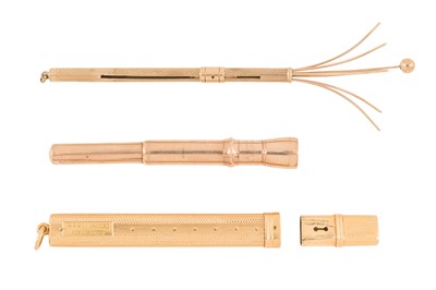 Lot 379 - THREE VINTAGE GOLD ITEMS