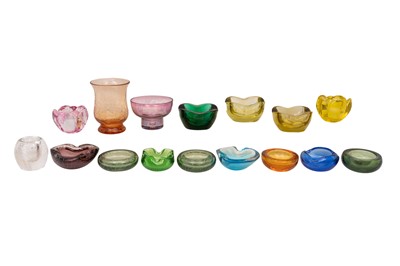 Lot 198 - A COLLECTION OF MID 20TH CENTURY GLASS BOWLS
