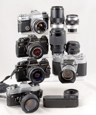 Lot 423 - Voigtlander Bessamatic & Other SLR Cameras.