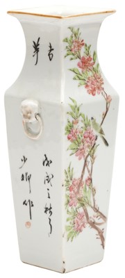 Lot 593 - A CHINESE FAMILLE-ROSE 'BIRDS AND FLOWERS' VASE