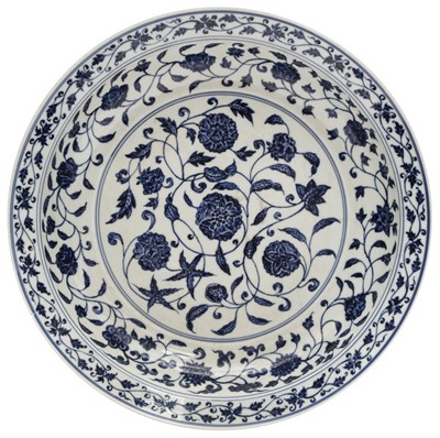 Lot 53 - A LARGE CHINESE MING-STYLE BLUE AND WHITE 'FLORAL SCROLL' DISH