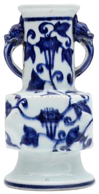 Lot 51 - A CHINESE MING-STYLE BLUE AND WHITE FACETED VASE