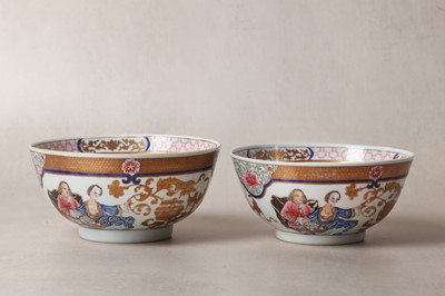 Lot 254 - TWO CHINESE EXPORT FAMILLE-ROSE 'EUROPEAN SUBJECT' BOWLS