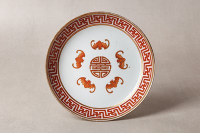 Lot 181 - A CHINESE IRON-RED GILT-DECORATED 'SHOU' DISH