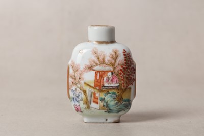 Lot 182 - A CHINESE FAMILLE-ROSE 'FIGURATIVE' SNUFF BOTTLE