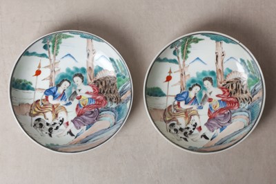Lot 282 - A PAIR OF CHINESE EXPORT FAMILLE-ROSE 'MYTHOLOGICAL SUBJECT' SAUCERS