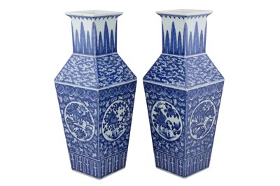 Lot 36 - A PAIR OF CHINESE BLUE AND WHITE VASES