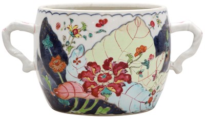 Lot 341 - A CHINESE FAMILLE-ROSE 'TOBACCO LEAF' POT
