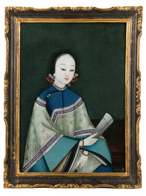 Lot 892 - A CHINESE REVERSE GLASS PAINTING OF A LADY