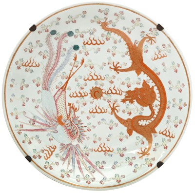 Lot 218 - A LARGE CHINESE FAMILLE-ROSE AND GILT-ENAMELLED 'DRAGON AND PHOENIX' DISH