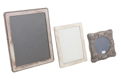 Lot 435 - An Elizabeth II sterling silver photograph frame, London 1994