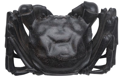 Lot 171 - A CHINESE WOOD 'CRAB' BOX AND COVER