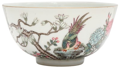 Lot 925 - A CHINESE FAMILLE-ROSE 'PEACOCK AND BLOSSOMS' BOWL