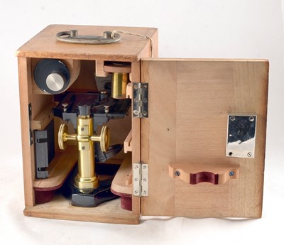 Lot 441 - A Leitz Pfeiffer Design Preparation (Dissecting) Microscope.