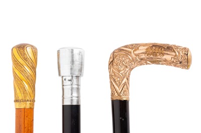 Lot 274 - A COLLECTION OF THREE EARLY 20TH CENTURY WALKING CANES