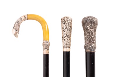 Lot 273 - A COLLECTION OF THREE EARLY 20TH CENTURY WALKING CANES