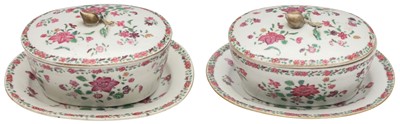 Lot 344 - A PAIR OF CHINESE FAMILLE-ROSE BUTTER TUBS WITH COVERS AND STANDS