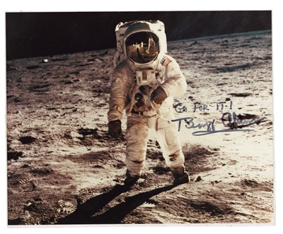 Lot 607 - Aldrin Buzz)
