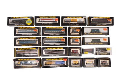 Lot 268 - A LARGE GROUP OF ASSORTED GRAHAM FARISH N GAUGE