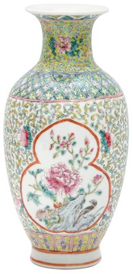 Lot 540 - A CHINESE FAMILLE-ROSE 'BIRDS AND BLOSSOMS' VASE