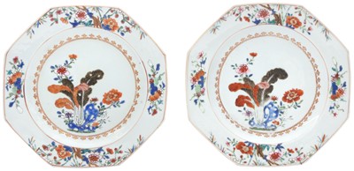Lot 359 - A PAIR OF CHINESE EXPORT FAMILLE-ROSE DISHES