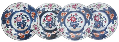 Lot 361 - FOUR CHINESE EXPORT IMARI AND FAMILLE-ROSE DISHES