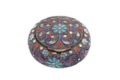 Lot 268 - A Nicholas II Russian 84 zolotnik standard silver gilt and cloisonné enamel snuff box, Moscow probably 1890 by C.К, probably Semen Kazakov