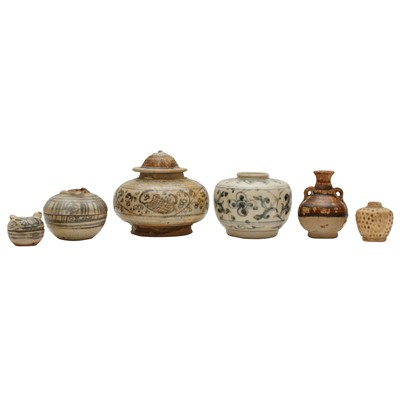 Lot 316 - Five Thai Sawankhalok ceramics and a Vietnamese jar, 15th/17th century