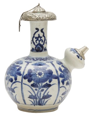 Lot 518 - A CHINESE BLUE AND WHITE KENDI