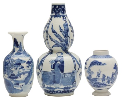 Lot 817 - THREE CHINESE BLUE AND WHITE VASES