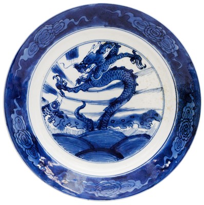 Lot 1 - A CHINESE BLUE AND WHITE 'DRAGON AND LEAPING CARP' DISH