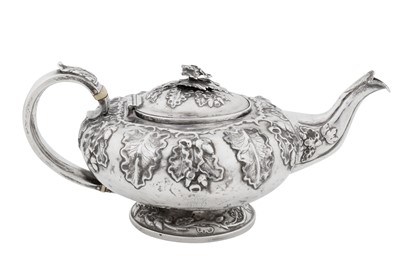 Lot 432 - A William IV sterling silver teapot, London 1831, maker’s mark defaced
