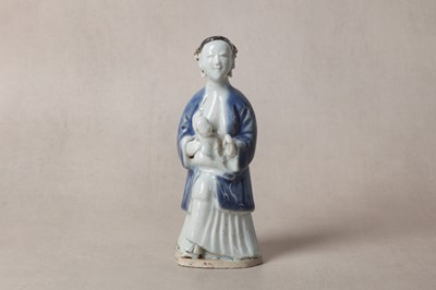 Lot 320 - A RARE CHINESE EXPORT 'LADY AND CHILD' FIGURE