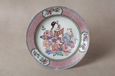 Lot 262 - A FINE CHINESE FAMILLE-ROSE 'EGGSHELL' 'LADY AND CHILDREN' DISH