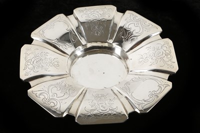 Lot 426 - An attractive antique Victorian Solid Sterling...