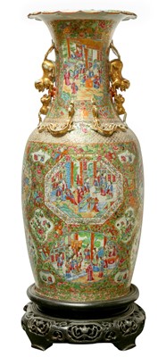 Lot 368 - A VERY LARGE CHINESE CANTON FAMILLE-ROSE VASE