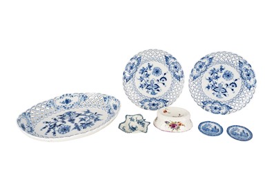 Lot 215 - A MEISSEN PORCELAIN OVAL TRENCHER SALT