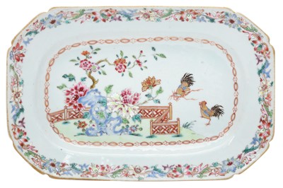 Lot 342 - A CHINESE FAMILLE-ROSE 'ROOSTER' PLATTER