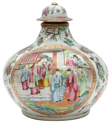 Lot 367 - A CHINESE CANTON FAMILLE-ROSE VASE AND COVER