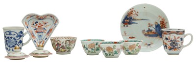 Lot 347 - A GROUP OF CHINESE EXPORT CERAMICS