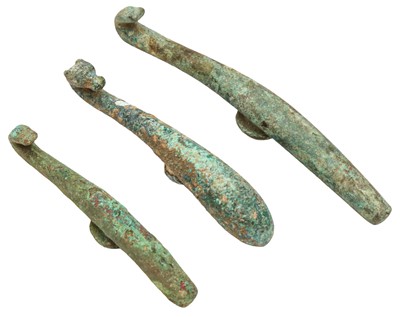 Lot 652 - THREE CHINESE ARCHAIC BRONZE BELT HOOKS