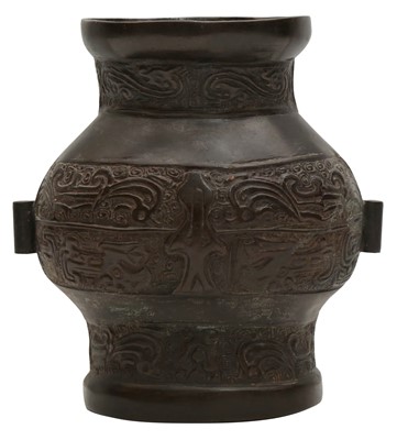 Lot 664 - A SMALL CHINESE ARCHAISTIC BRONZE VASE, HU