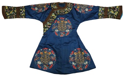 Lot 133 - A CHINESE SILK EMBROIDERED BLUE-GROUND 'SHOU' ROBE