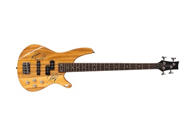 Lot 410 - Metallica.- Kirk Hammett & Robert Trujillo