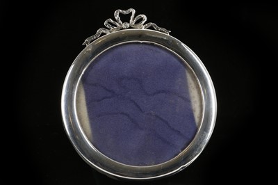 Lot 432 - An attractive antique Victorian Solid Sterling...