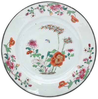Lot 346 - A CHINESE EXPORT FAMILLE-ROSE 'FLORAL' DISH