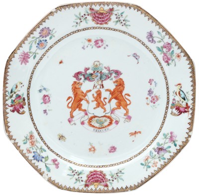 Lot 307 - A CHINESE EXPORT ARMORIAL FAMILLE-ROSE DISH