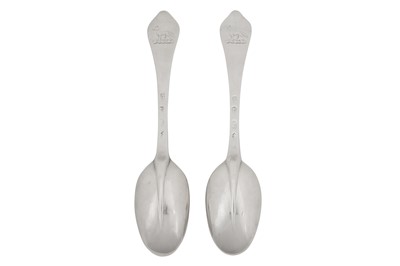 Lot 353 - A pair of William III Britannia standard silver tablespoons, London 1698 by John Chartier