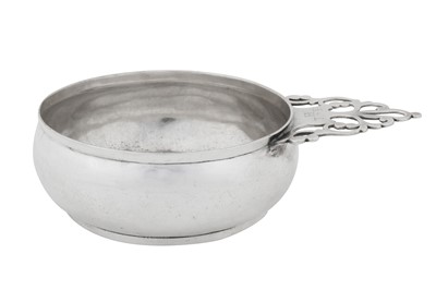 Lot 320 - A mid-18th century American colonial silver side handled porringer, Kingston, Rhode Island circa 1750 by Samuel Casey (active c.1745-70)